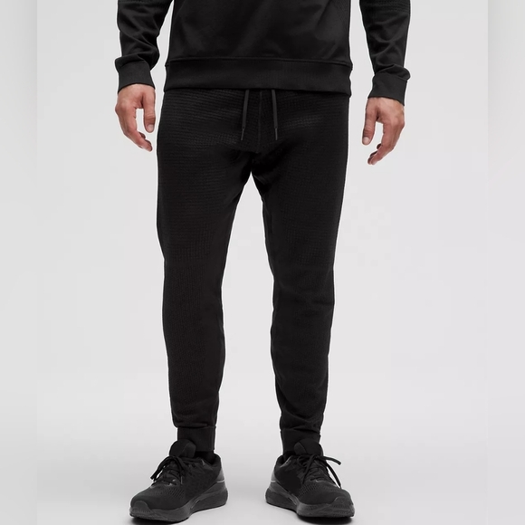 Men's Black Engineered Warmth Jogger - Picture 2 of 7